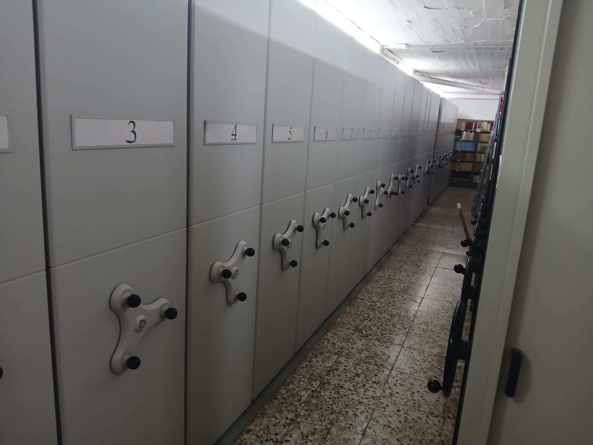 Vista del depósito de la biblioteca del ITM